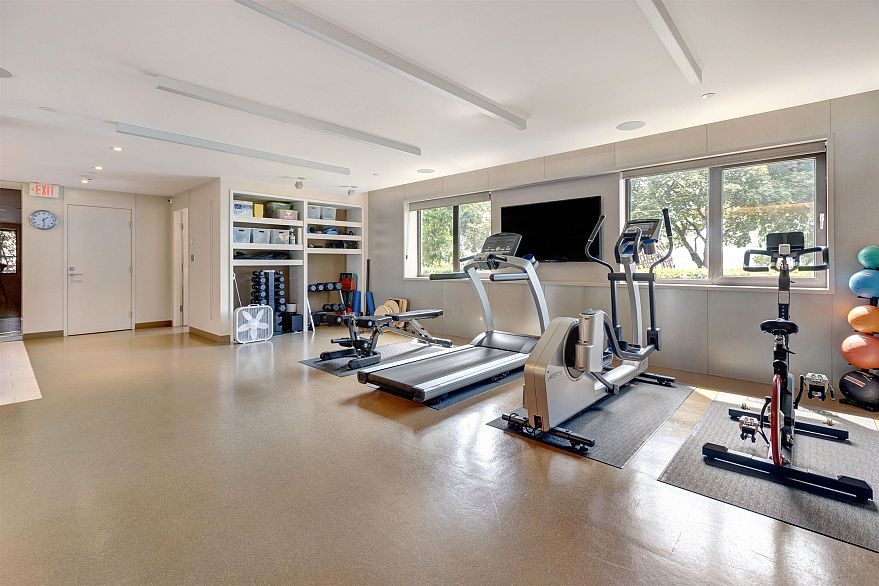 1600 1919 Beach Avenue