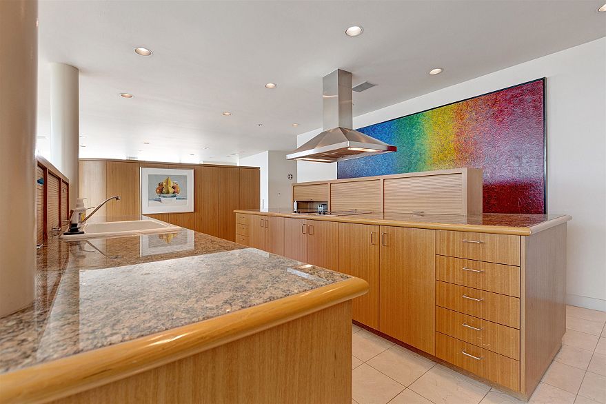 1600 1919 Beach Avenue