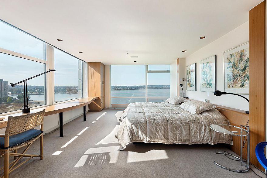 1600 1919 Beach Avenue