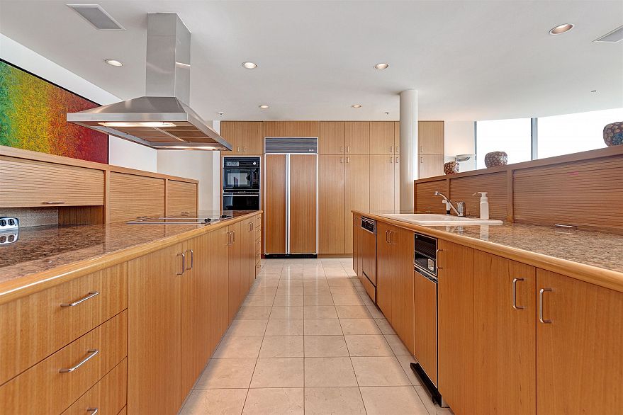 1600 1919 Beach Avenue