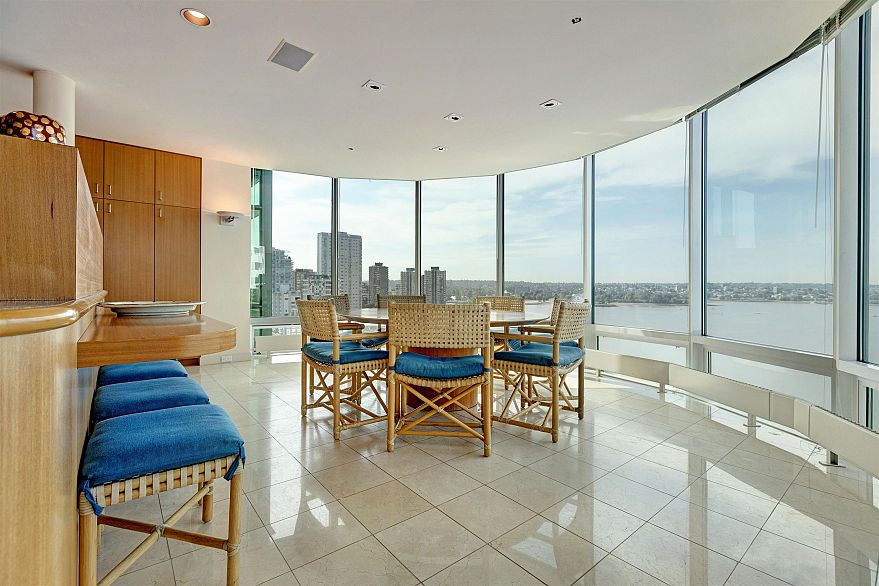 1600 1919 Beach Avenue