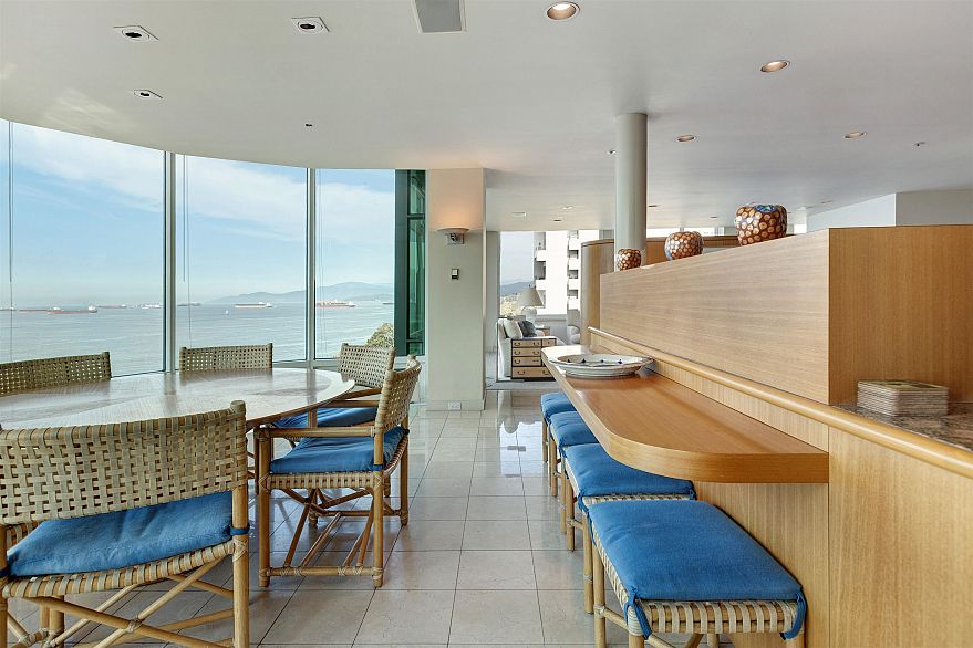 1600 1919 Beach Avenue