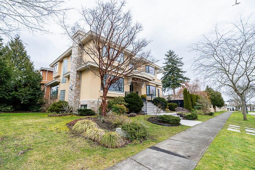 823 W 52nd Avenue