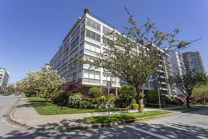 404 1975 PENDRELL STREET, Vancouver BC V6G 1T6