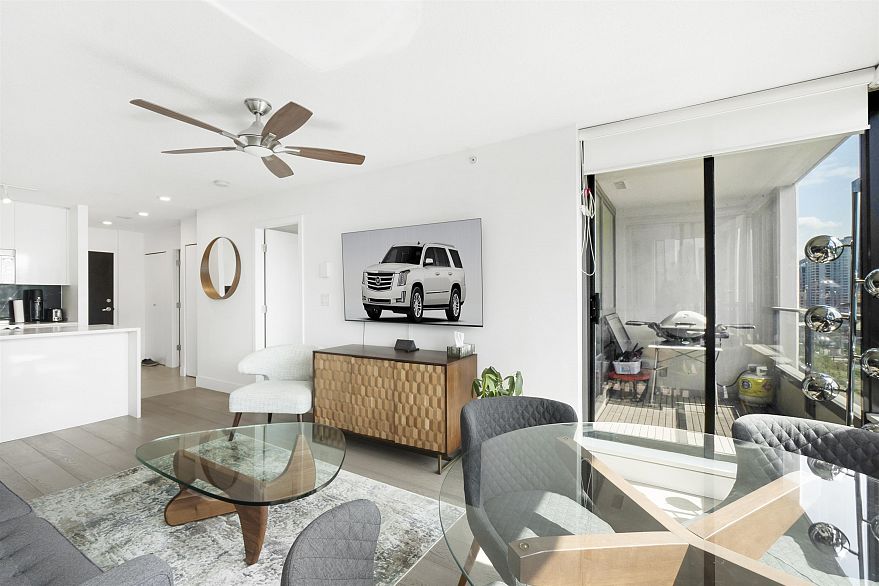 1305 938 Smithe Street