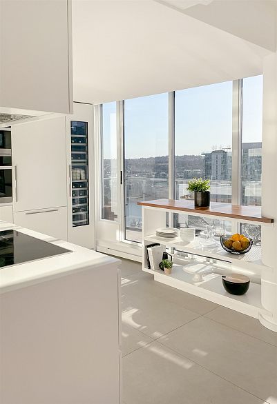 3703 689 Abbott Street