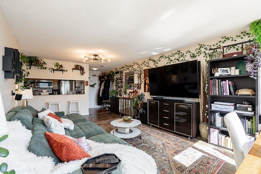 2005 1228 Marinaside Crescent