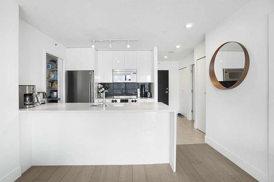 1305 938 Smithe Street