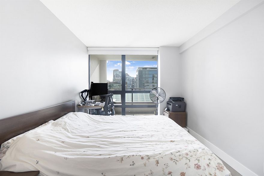 1305 938 Smithe Street