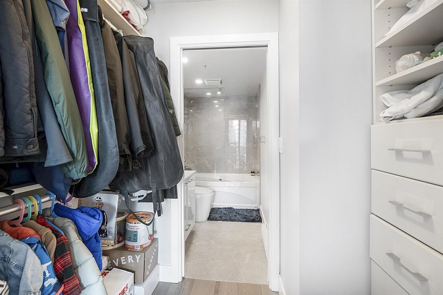 1305 938 Smithe Street