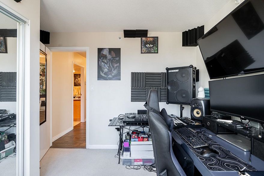 2005 1228 Marinaside Crescent