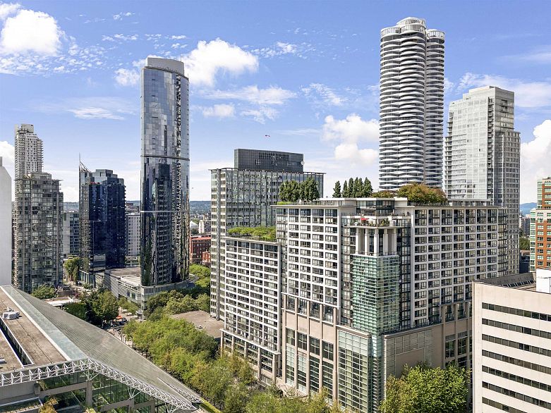 1305 938 Smithe Street