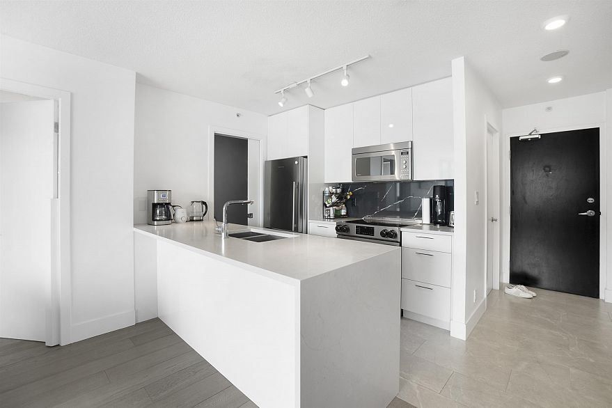 1305 938 Smithe Street