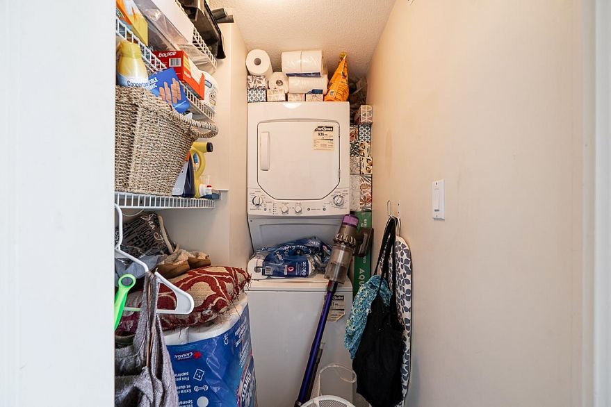 2005 1228 Marinaside Crescent