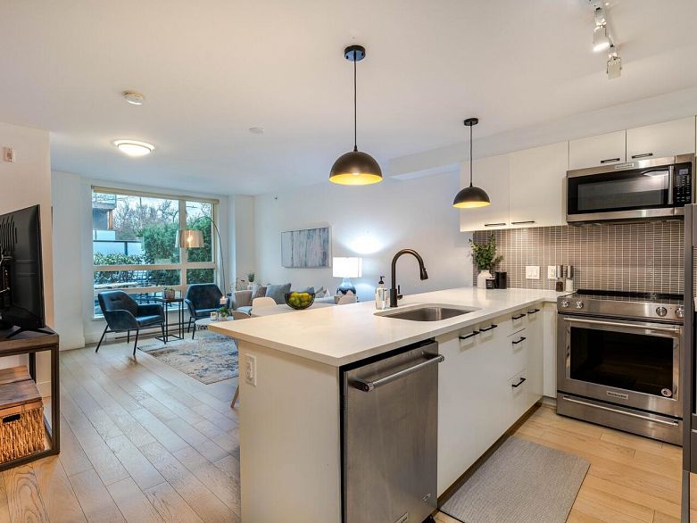 101 2477 CAROLINA STREET, Vancouver BC V5T 0G8