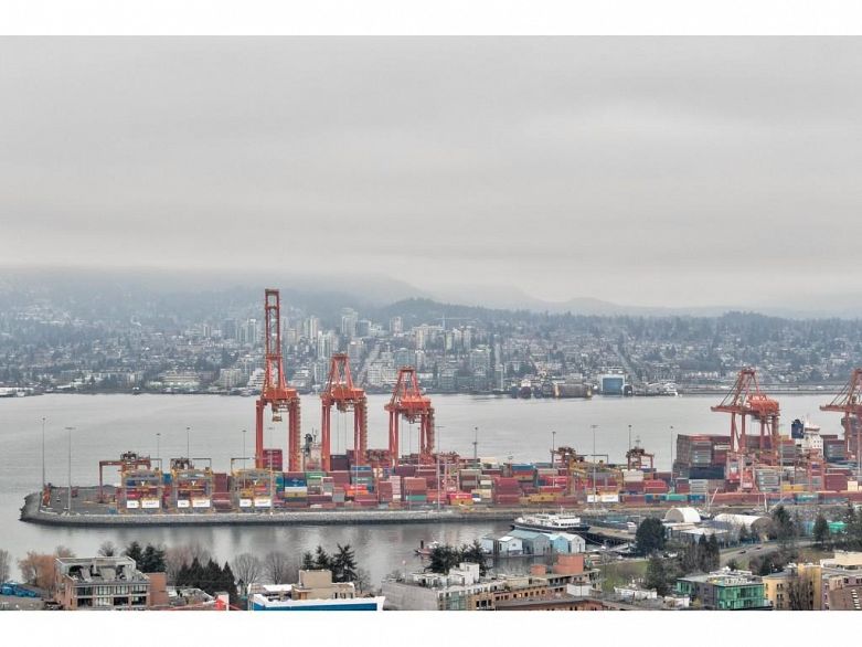 3703 689 Abbott Street