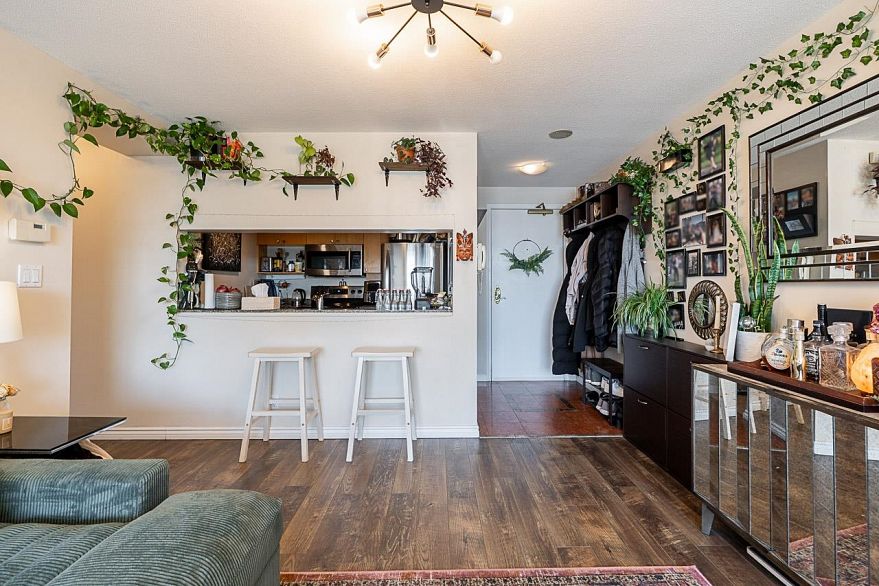 2005 1228 Marinaside Crescent