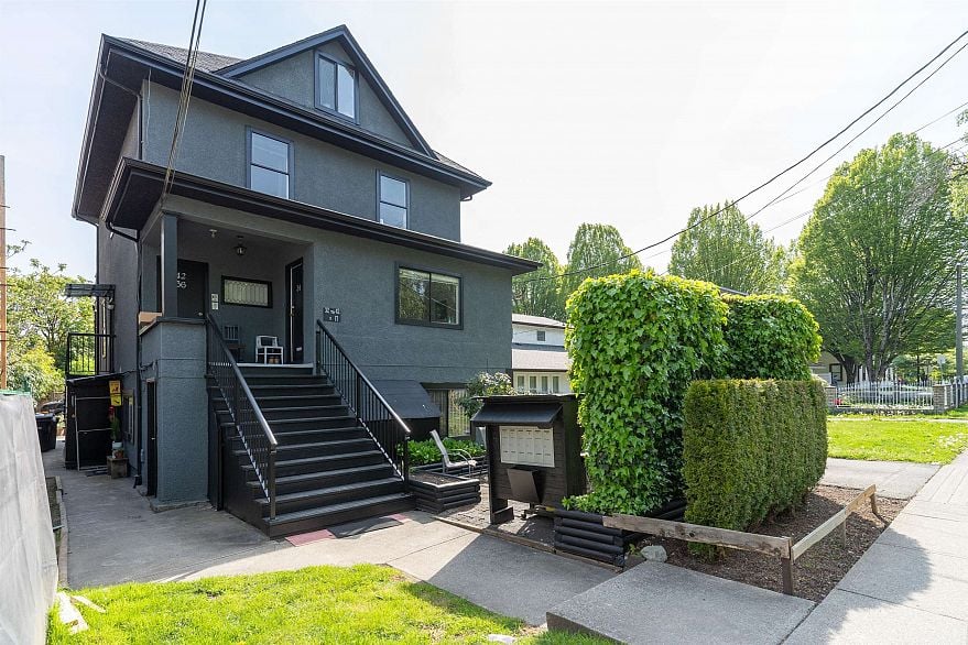 32 E 17TH AVENUE, Vancouver BC V5V 1A2