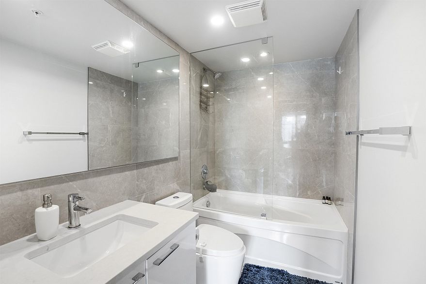 1305 938 Smithe Street