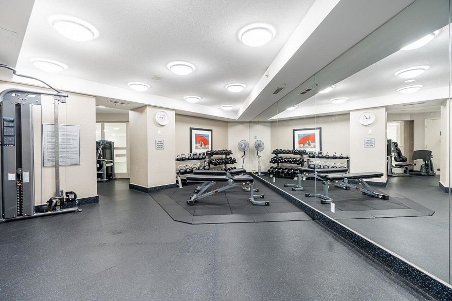 2005 1228 Marinaside Crescent