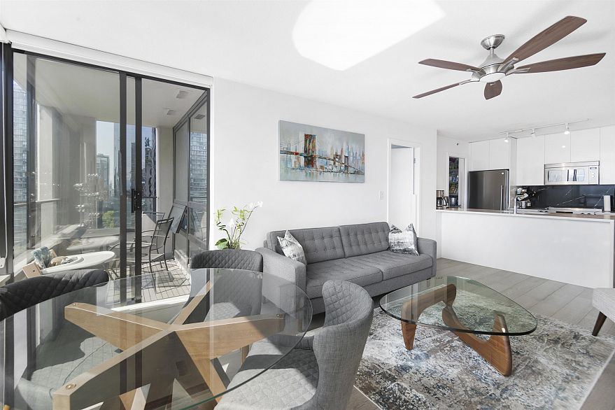 1305 938 Smithe Street