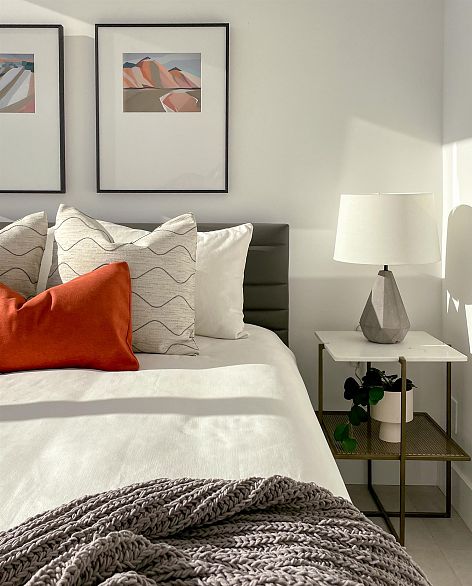 3703 689 Abbott Street