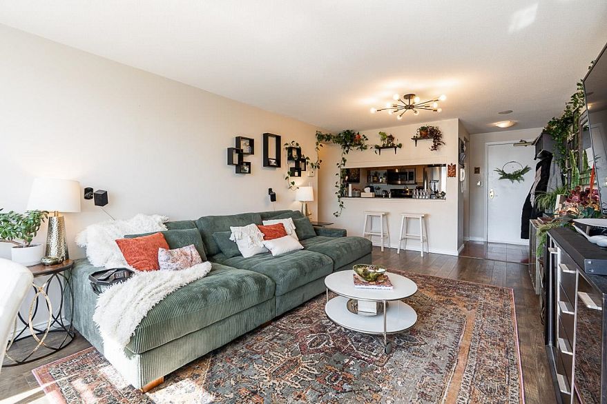 2005 1228 Marinaside Crescent