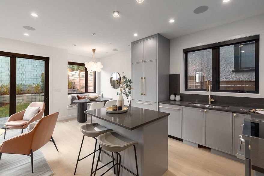 2 3858 W 13TH AVENUE, Vancouver BC V6R 2S8