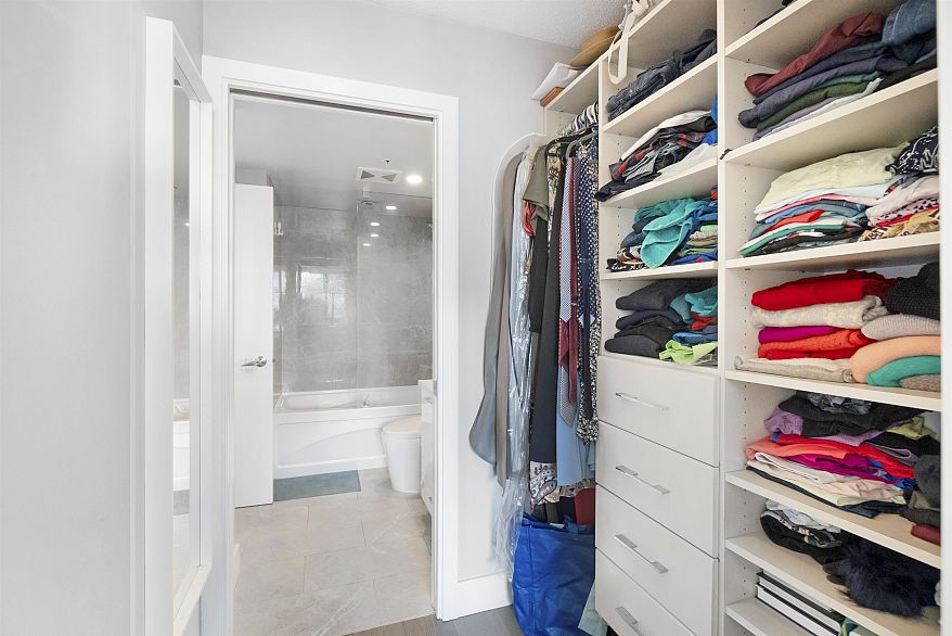 1305 938 Smithe Street