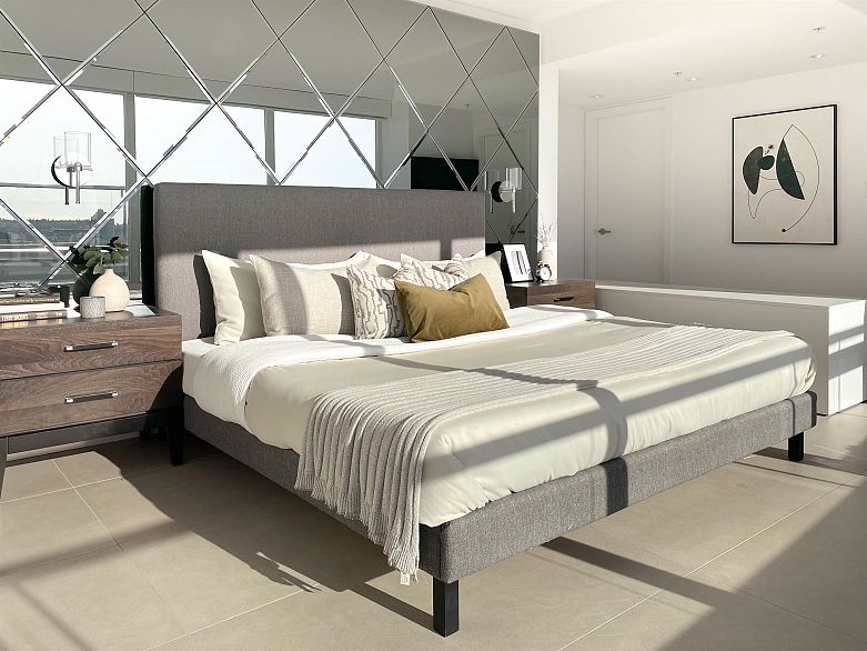 3703 689 Abbott Street