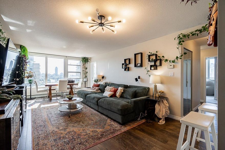 2005 1228 Marinaside Crescent