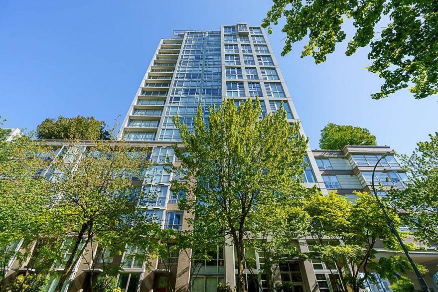 2005 1228 Marinaside Crescent