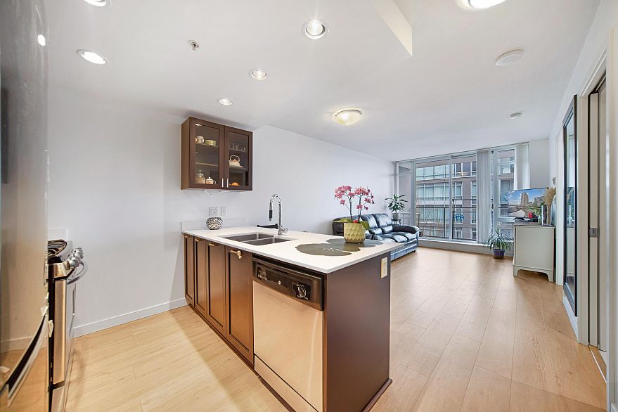 608 4815 ELDORADO MEWS, Vancouver BC V5R 0B2