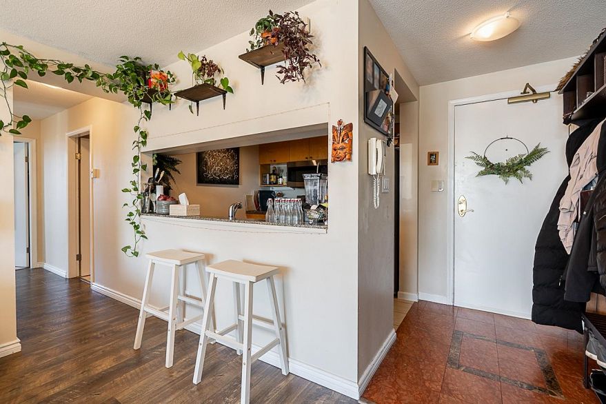 2005 1228 Marinaside Crescent