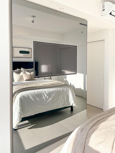 3703 689 Abbott Street