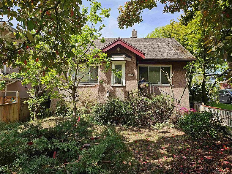 7707 ONTARIO STREET, Vancouver BC V5X 3C6