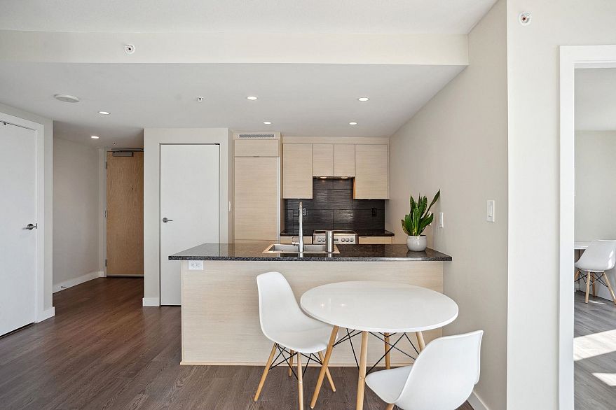 2106 489 Interurban Way