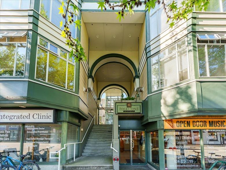 211 3727 W 10TH AVENUE, Vancouver BC V6R 2G5