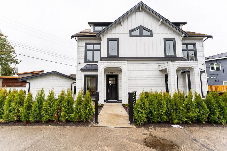 2 2837 Oliver Crescent