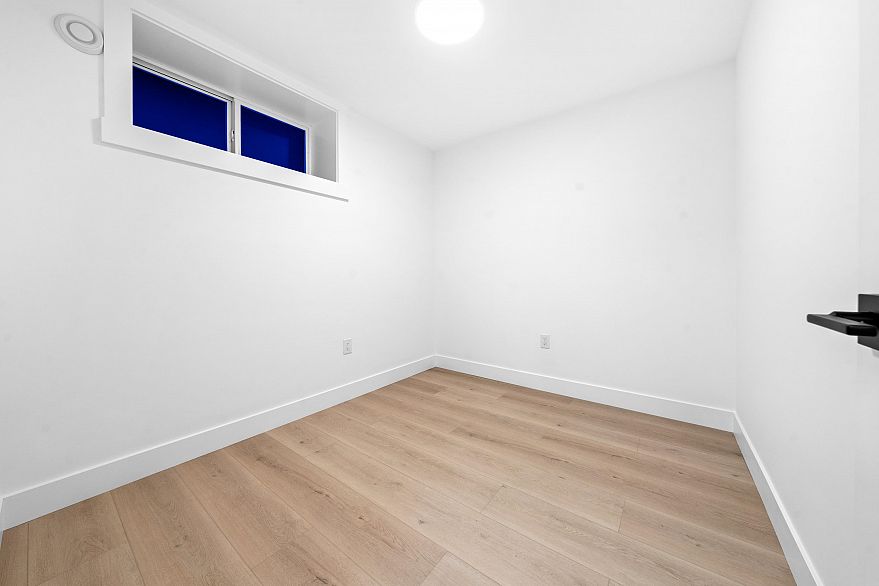 4990 Sherbrooke Street