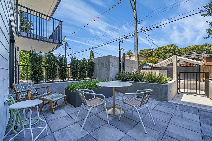 105 2235 E BROADWAY, Vancouver BC V5N 0J5