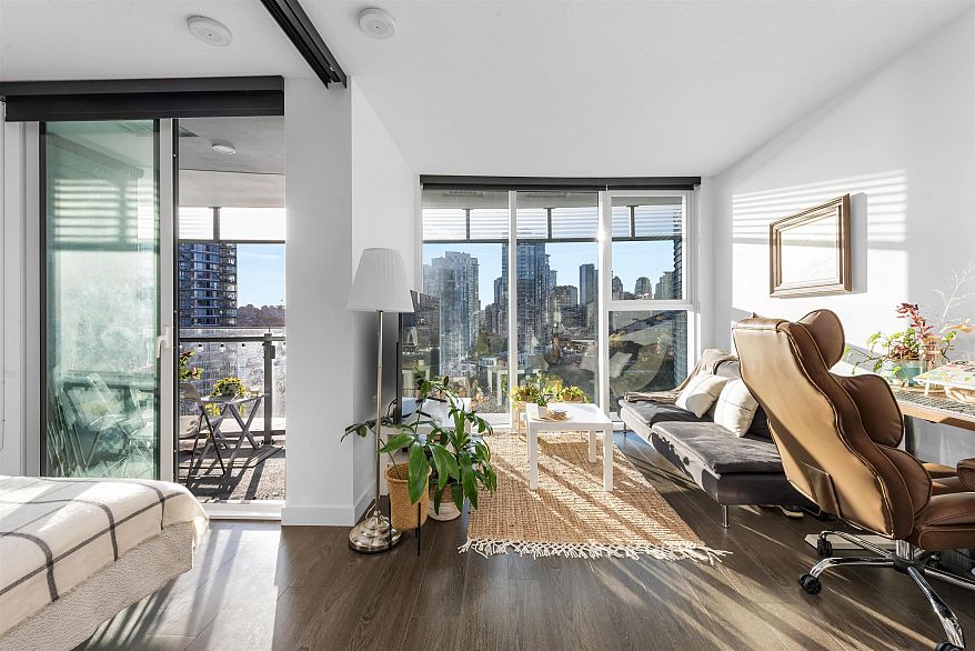 1386 87 NELSON STREET, Vancouver BC V6Z 0E8
