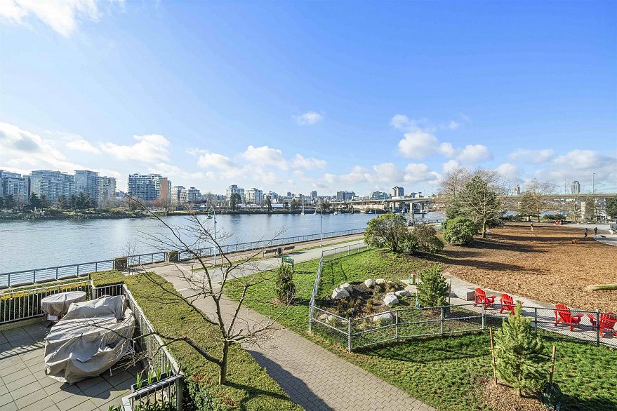 106 8 SMITHE MEWS, Vancouver BC V6B 0A5