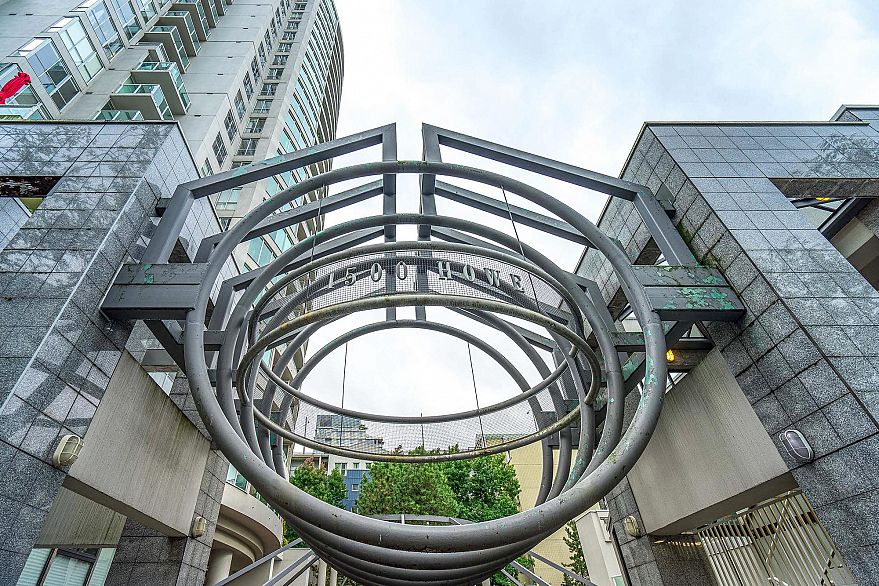 902 1500 Howe Street