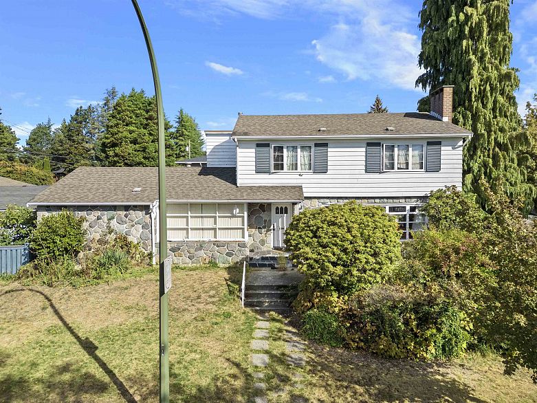 609 W 52nd Avenue
