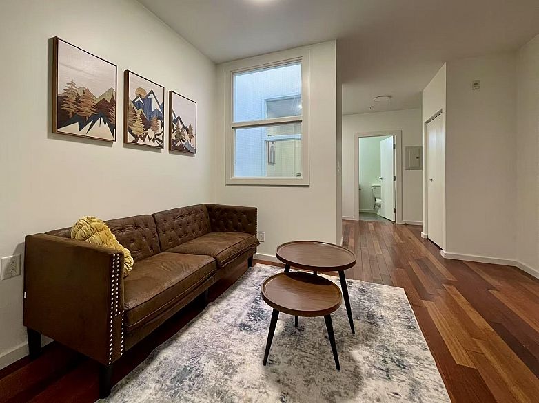 301 440 RICHARDS STREET, Vancouver BC V6B 2Z3