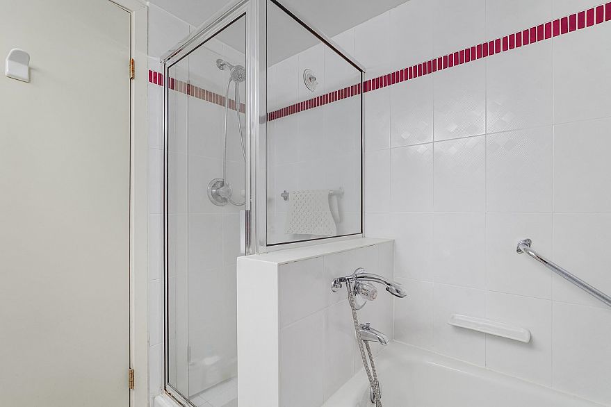 902 1500 Howe Street