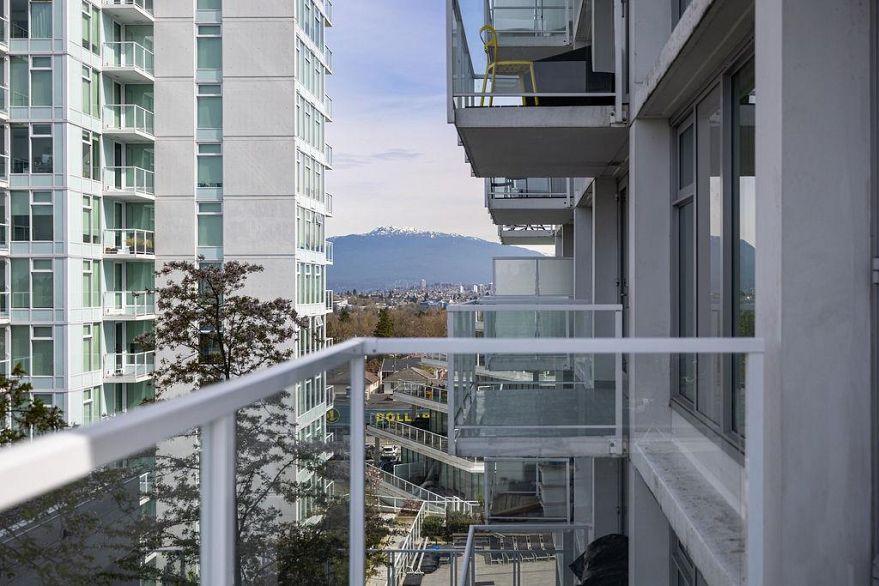 908 2221 E 30th Avenue