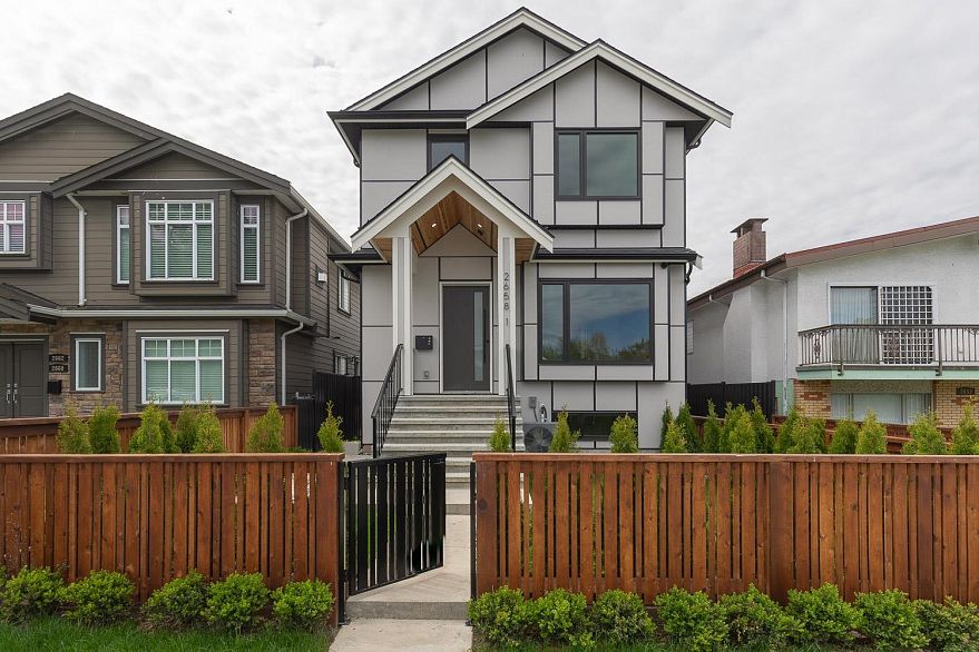 1 2658 DUNDAS STREET, Vancouver BC V5K 1P9