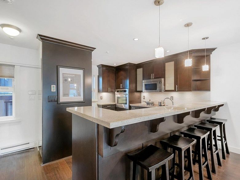204 3788 W 10TH AVENUE, Vancouver BC V6R 2G4